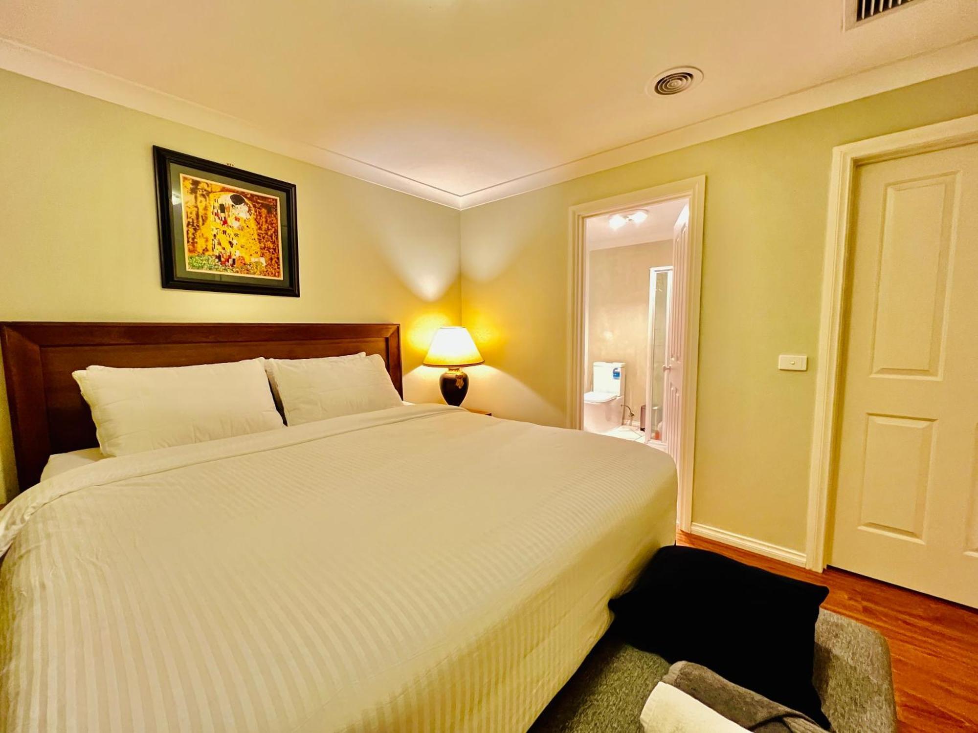 An Ensuite Comfort In * Sydenham